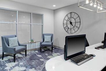هتل Homewood Suites By Hilton Lansing Eastwood