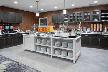 هتل Homewood Suites By Hilton Lansing Eastwood