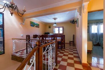 هتل Hostal Groning