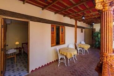 هتل Hostal Groning