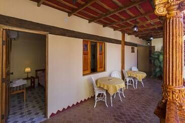 هتل Hostal Groning
