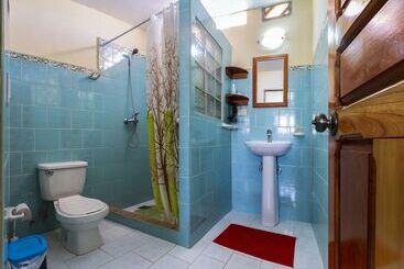 هتل Hostal Groning