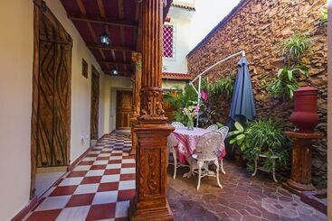 هتل Hostal Groning