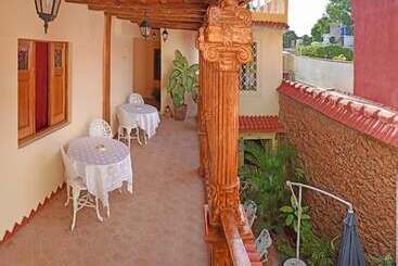 هتل Hostal Groning
