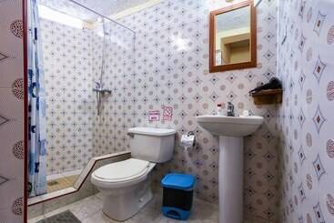 هتل Hostal Groning