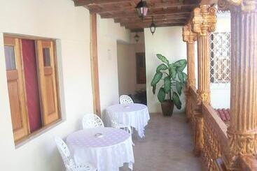 هتل Hostal Groning