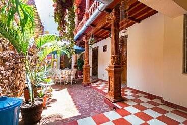 هتل Hostal Groning