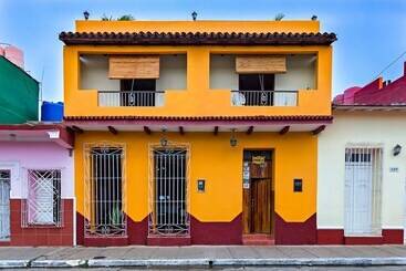 هتل Hostal Groning