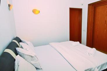 هتل Residenza Di Carbasinni