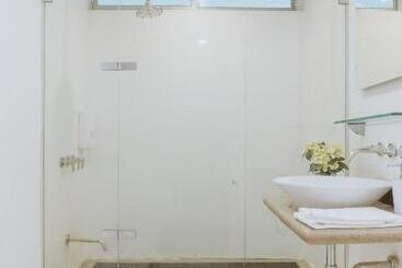 هتل Travelers Orange Suites