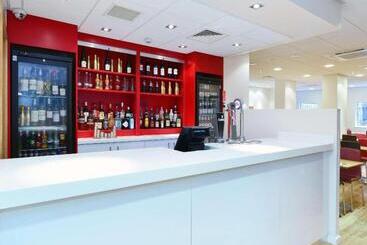 هتل Travelodge Glasgow Queen Street