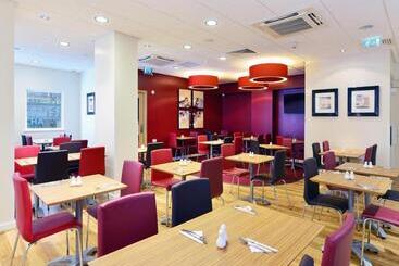 هتل Travelodge Glasgow Queen Street
