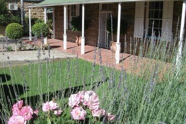 هتل Yamkela Guest House