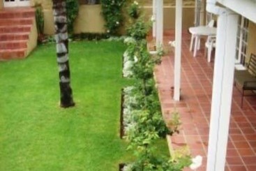 هتل Yamkela Guest House