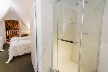 هتل Yamkela Guest House