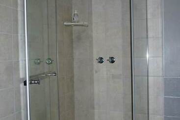 هتل Yamkela Guest House