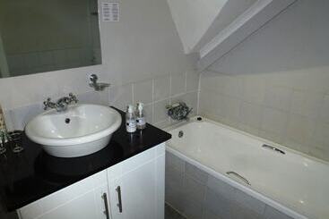 هتل Yamkela Guest House