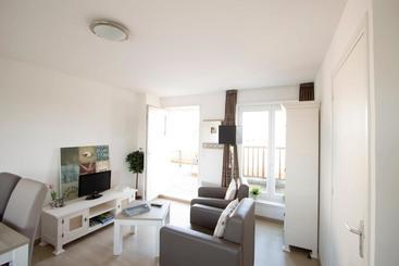 اقامتگاه Holiday Suites Oye Plage