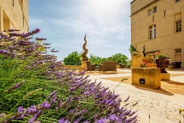 هتل Chateau De Pondres