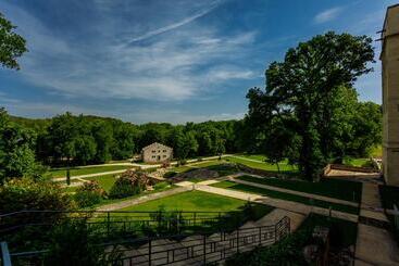 هتل Chateau De Pondres