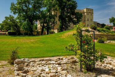 هتل Chateau De Pondres