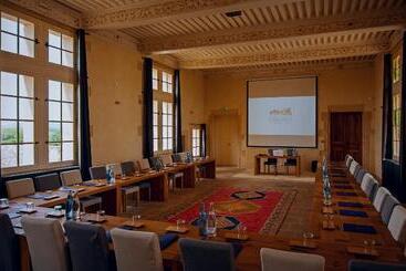 هتل Chateau De Pondres