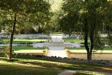 هتل Chateau De Pondres