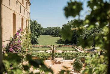 هتل Chateau De Pondres