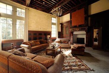 هتل Chateau De Pondres