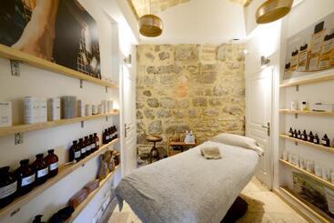 هتل Chateau De Pondres