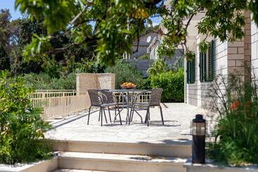 هتل Family Villa Vjeka With Private Pool And Large Garden