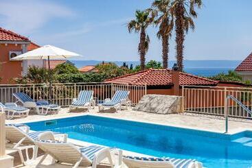 هتل Family Villa Vjeka With Private Pool And Large Garden