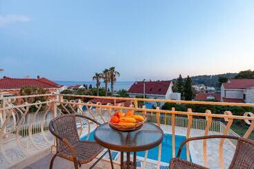هتل Family Villa Vjeka With Private Pool And Large Garden