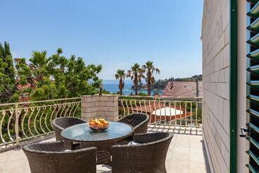 هتل Family Villa Vjeka With Private Pool And Large Garden