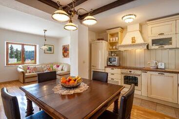 هتل Family Villa Vjeka With Private Pool And Large Garden
