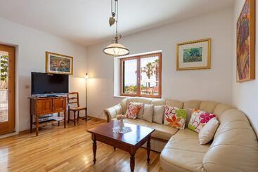 هتل Family Villa Vjeka With Private Pool And Large Garden