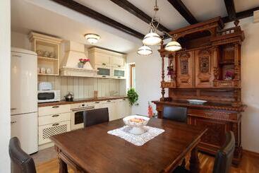 هتل Family Villa Vjeka With Private Pool And Large Garden