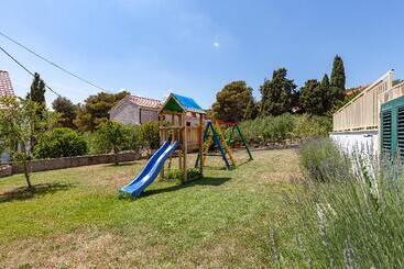 هتل Family Villa Vjeka With Private Pool And Large Garden
