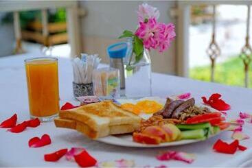 هتل Gorilla African Guest House