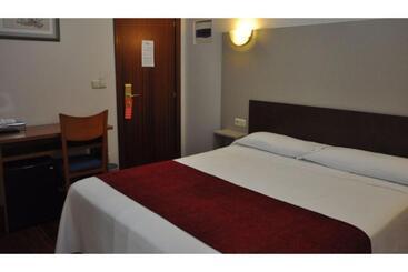 هتل Gorilla African Guest House