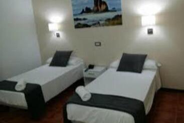 هتل Gorilla African Guest House