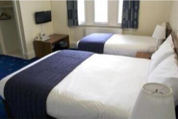 هتل Gorilla African Guest House