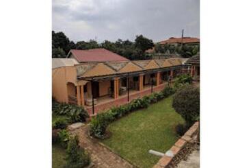 هتل Gorilla African Guest House
