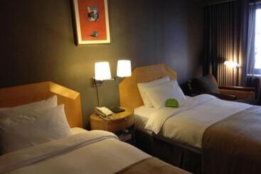 هتل Gorilla African Guest House