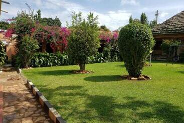 هتل Gorilla African Guest House
