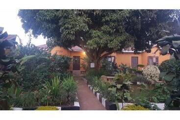 هتل Gorilla African Guest House