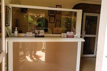 هتل Gorilla African Guest House