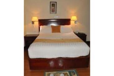 هتل Gorilla African Guest House