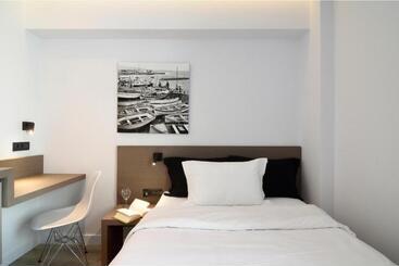 هتل Gorilla African Guest House