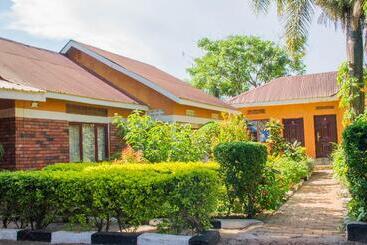 هتل Gorilla African Guest House